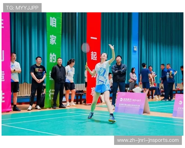 羽毛球如何迎着球打